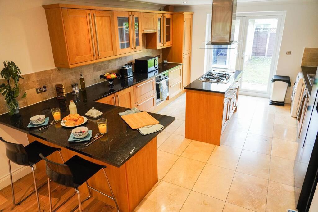 Large 4-Bed House For Up To 7 Guests W 2X Parking Villa Oxford Eksteriør billede
